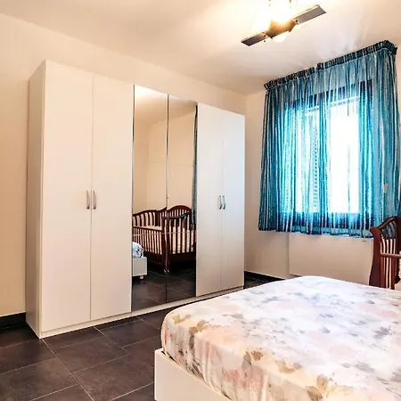 La Senyera Apartment *